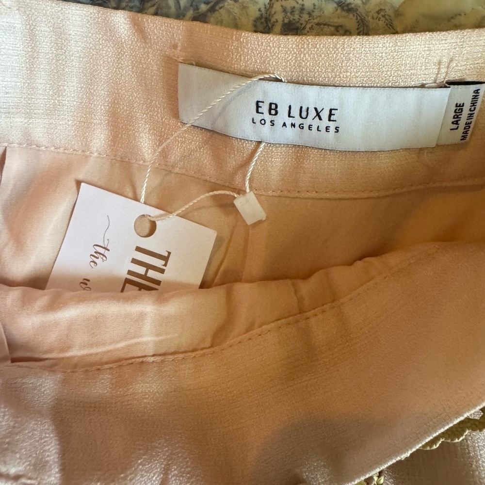 Luxe Blush Floral High Waist Shorts - Picture 7 of 12